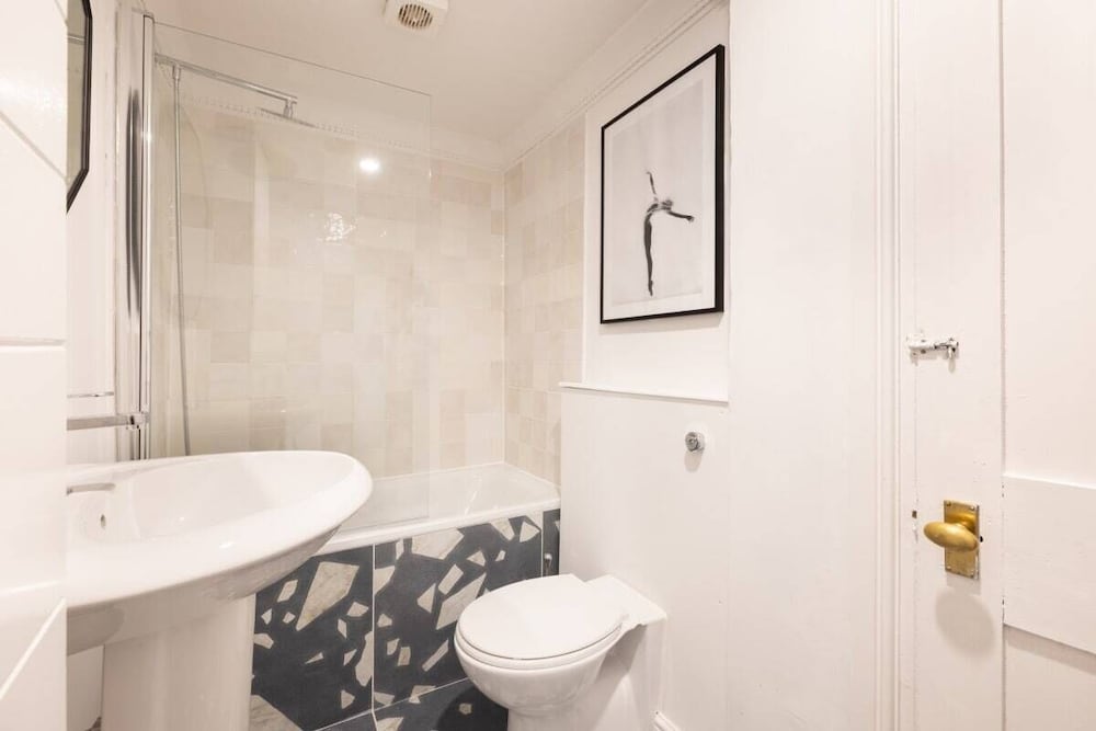 Фото The Eltham Classic - Stunning 1bdr Flat With Garden