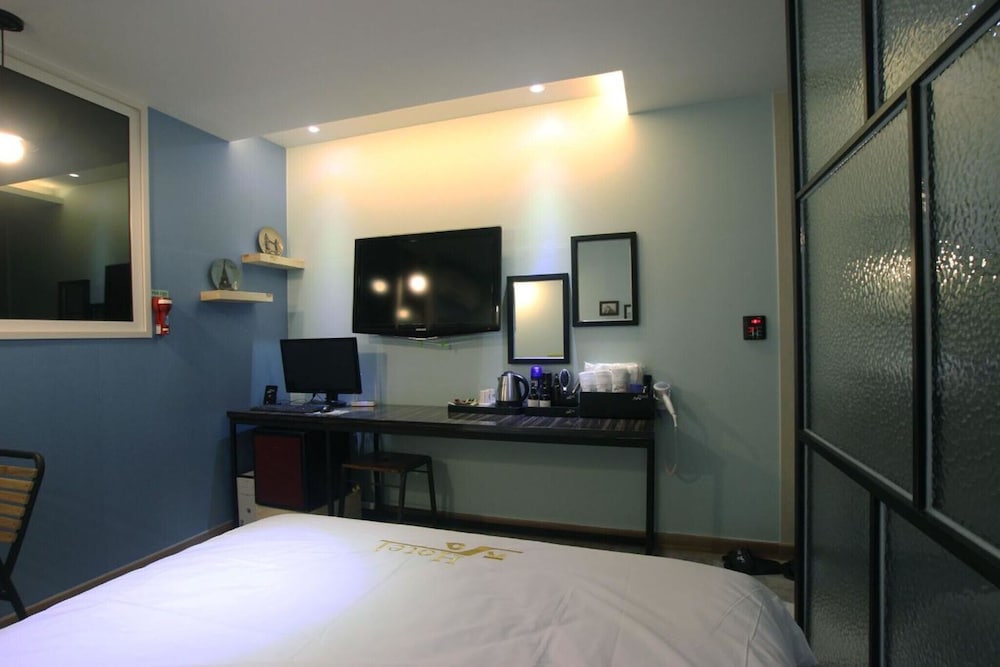 Фото Yeosu Hakdong Ja Self Check-in Motel