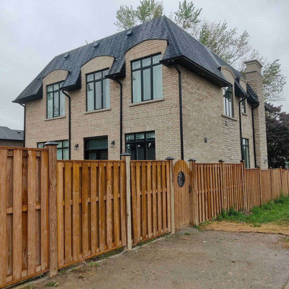 Фото Brand New Walk Out Bsmt Apt Near Beach