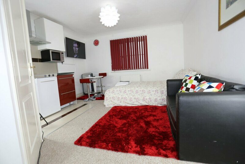 Гостиница Lovely Studio Apartments - Thamesmead в Лондоне