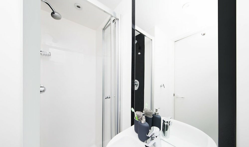 Фото Vibrant Rooms for Students Only - London