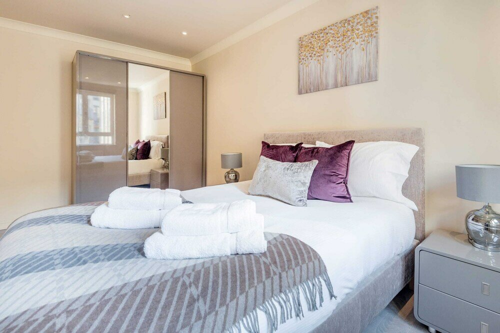 Фото Stunning 3-bed in the heart of London