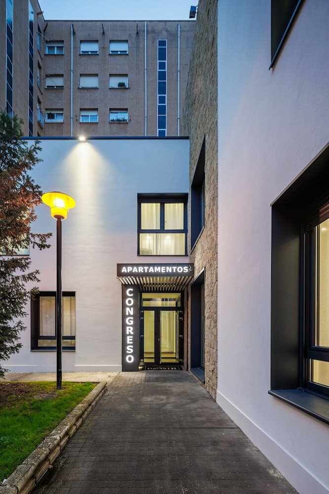 Фото Apartamentos Congreso Parking Gratuito