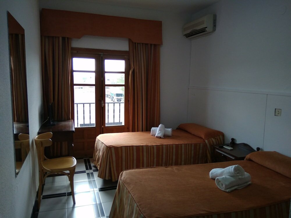 Фото Hostal Restaurante El Quijote