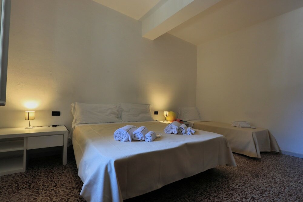 Фото Bed and Parking Cecina Rooms