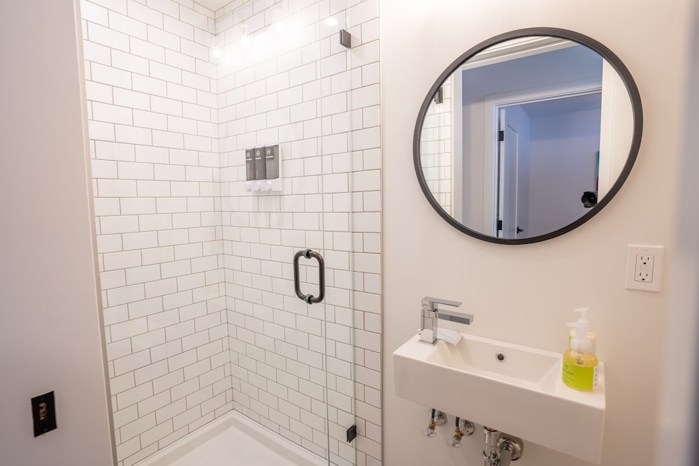 Фото Basecamp Resorts Revelstoke