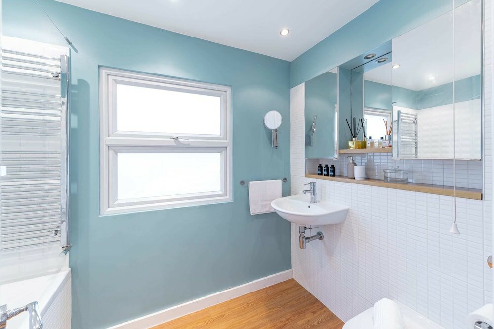 Фото Stylish Shepherds Bush Flat