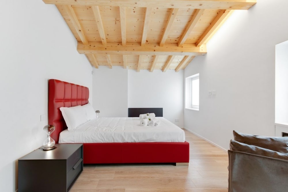Фото Luxury & Charming Piazzetta San Giorgio Apartments