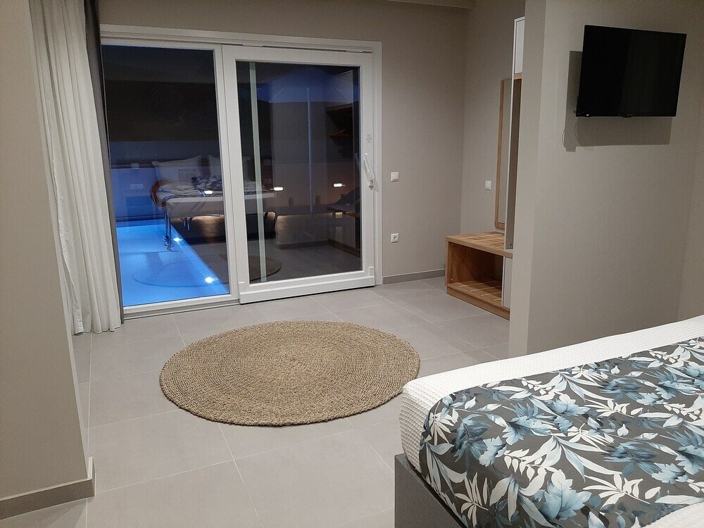 Фото Sarpidon Suites