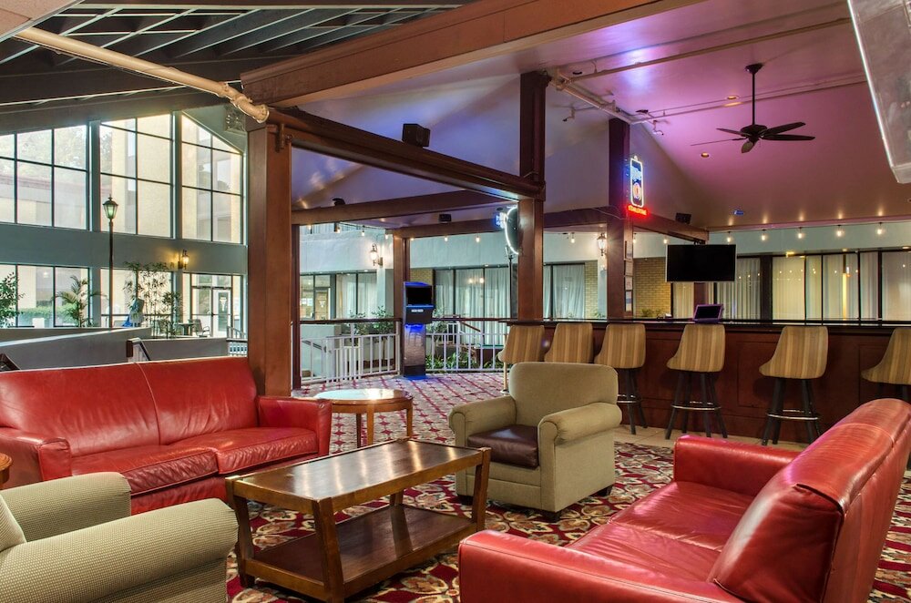 Фото Ramada by Wyndham Shreveport Airport