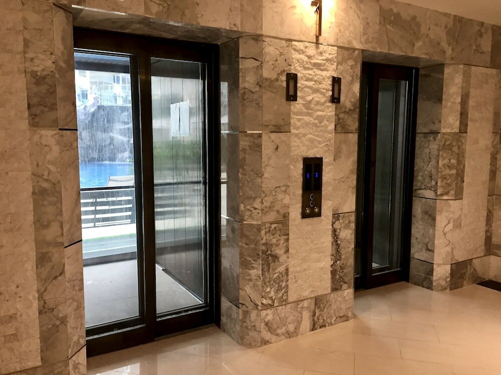 Фото Luxury Apartments in Grand Avenue