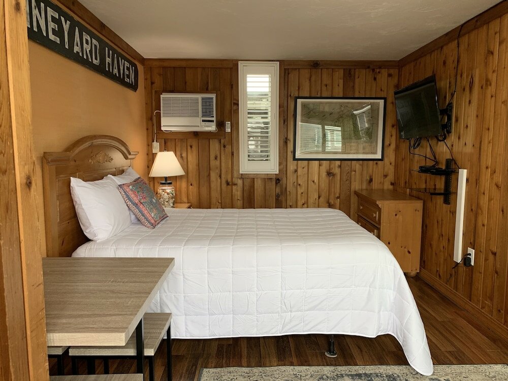 Фото Vineyard Harbor Motel