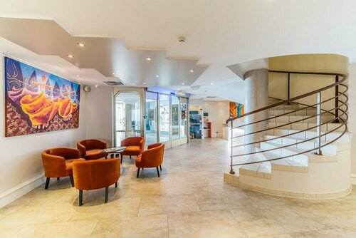 Гостиница Hotel Continental Saint Raphael в Сене-Рафаэле