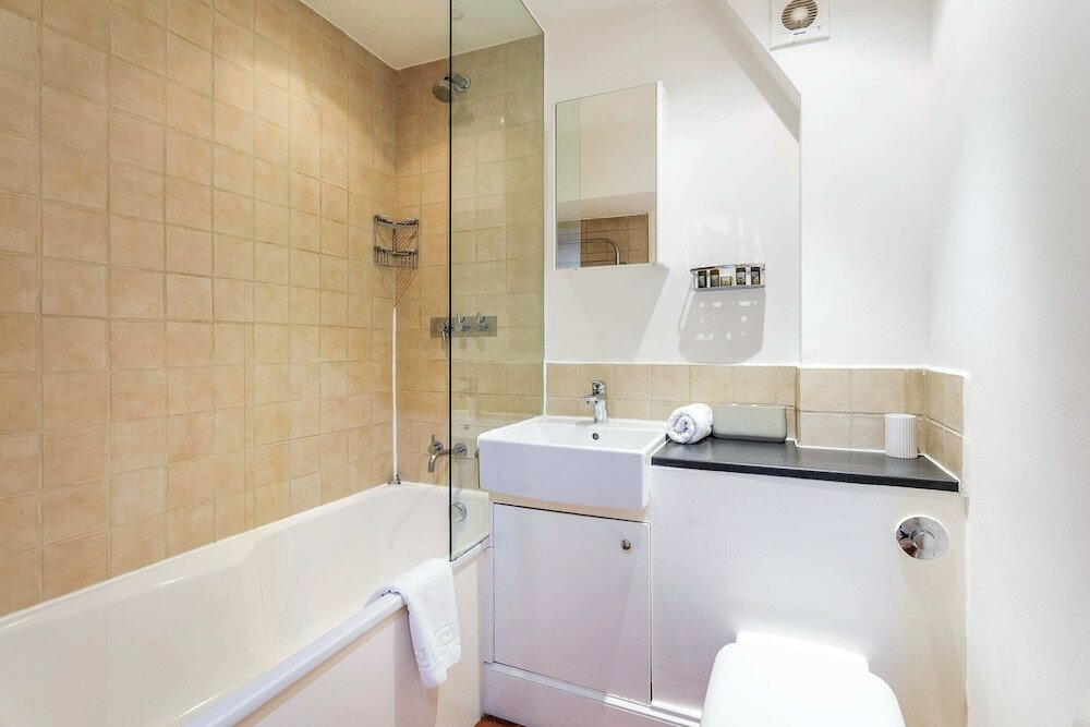 Фото Quaint Fulham Retreat: Cozy 1-bedroom Pied-à-terre