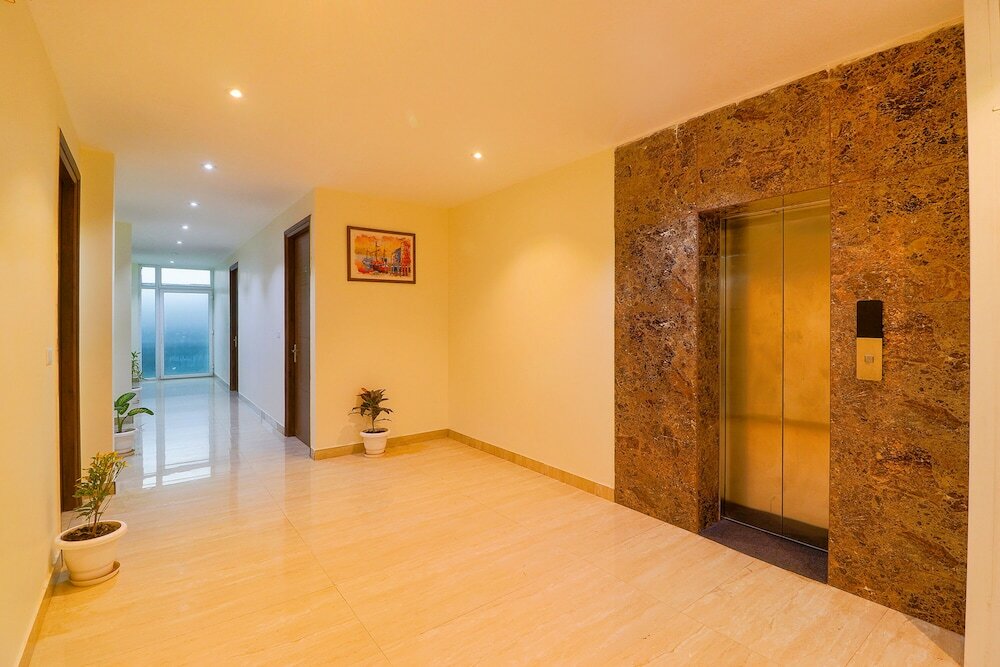 Фото Fabhotel The Premium Suits