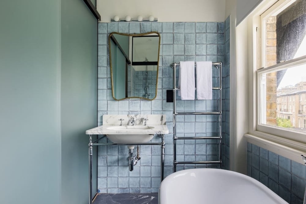 Фото The Camden Arms - Bright and Charming 2bdr Flat