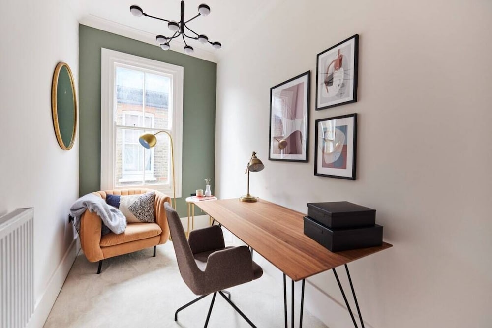 Фото The Elmfield Road Wonder - Dazzling 2bdr Flat