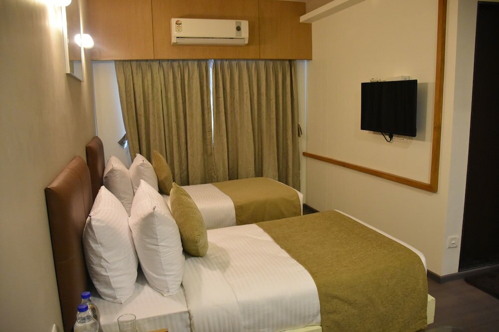 Фото Hotel The Excellency