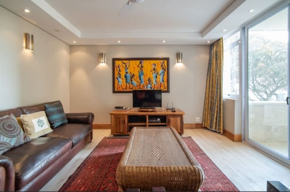 Фото 2 Bedroom Lido Apartment Sea Point