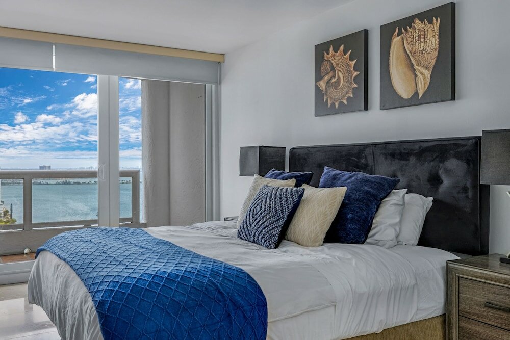 Фото Bayfront Gem With Balcony and Pool