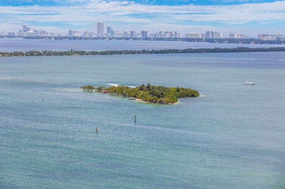 Фото Bayfront Gem With Balcony and Pool