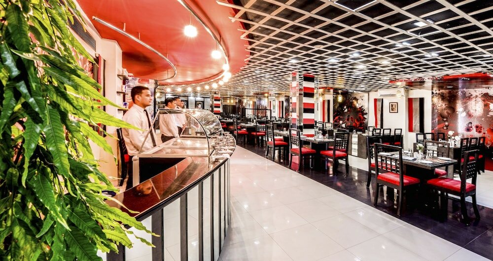 Фото Raghu Mahal Hotel