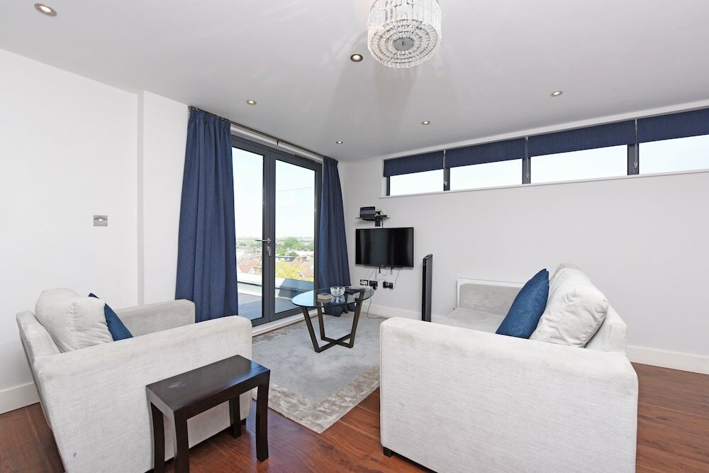 Фото The Glasshouse Apartments