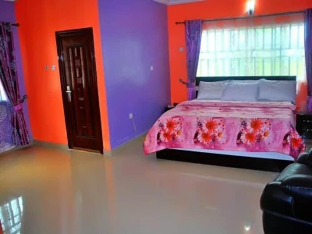 Фото Intelligent Hotel and Suites