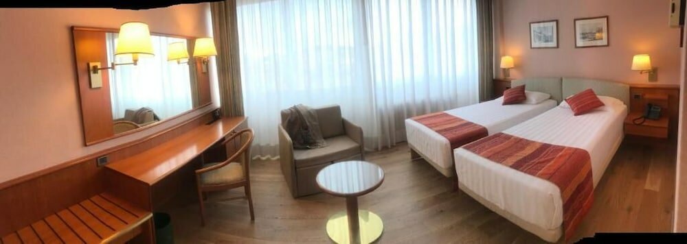 Фото Crystal Hotel Varese