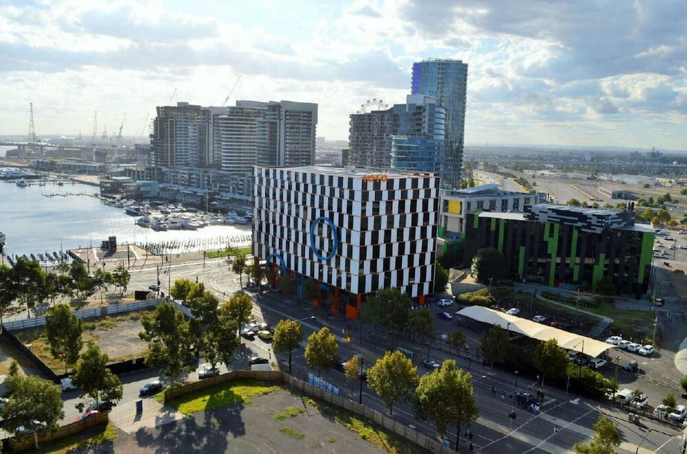 Фото ReadySet Apartments at Stadium