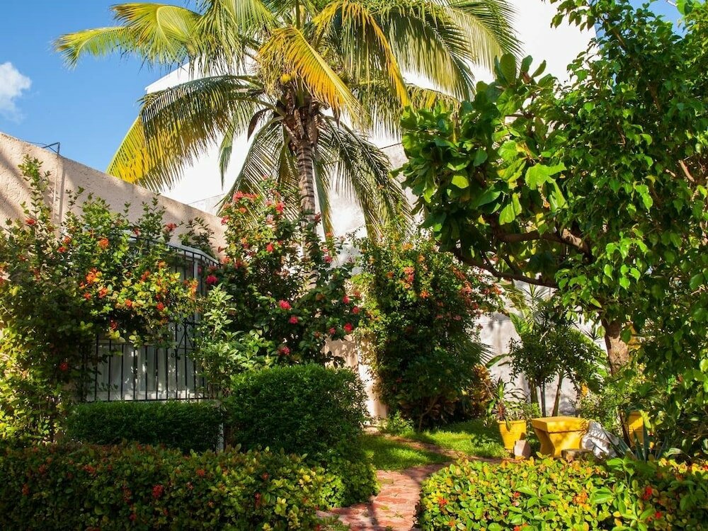 Фото отеля 1