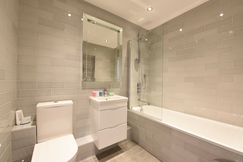 Фото The Glasshouse Apartments