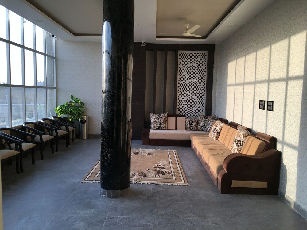 Фото Hotel Ratan Royal Inn