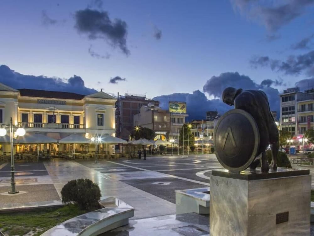 Фото отеля 1