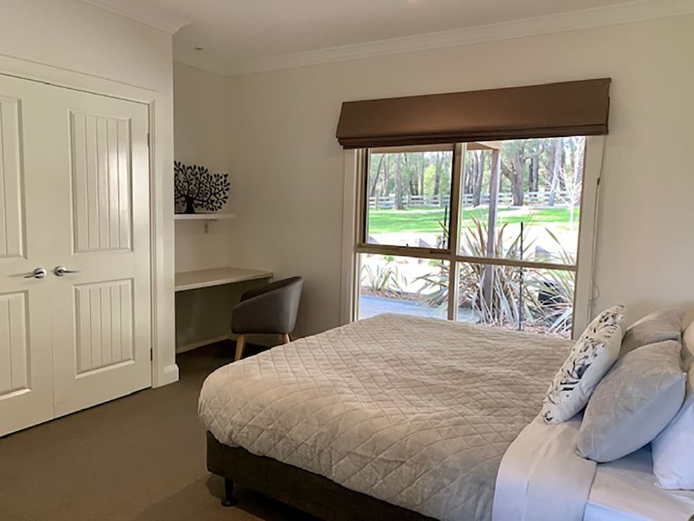 Фото Grand Gippsland Home Sleeps Up To 28