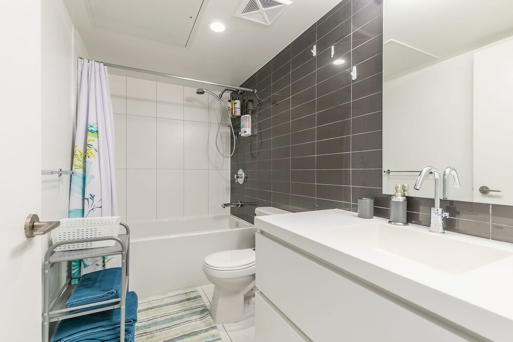 Фото Simply Comfort Stunning Downtown Condos