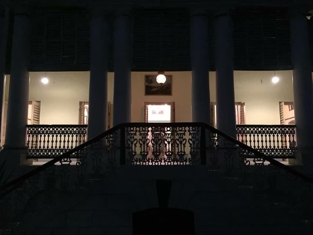 Фото Cossimbazar Palace of the Roys Rajbari