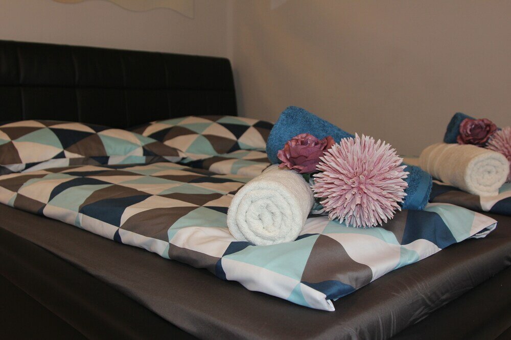 Фото Kitty Downtown Apartman