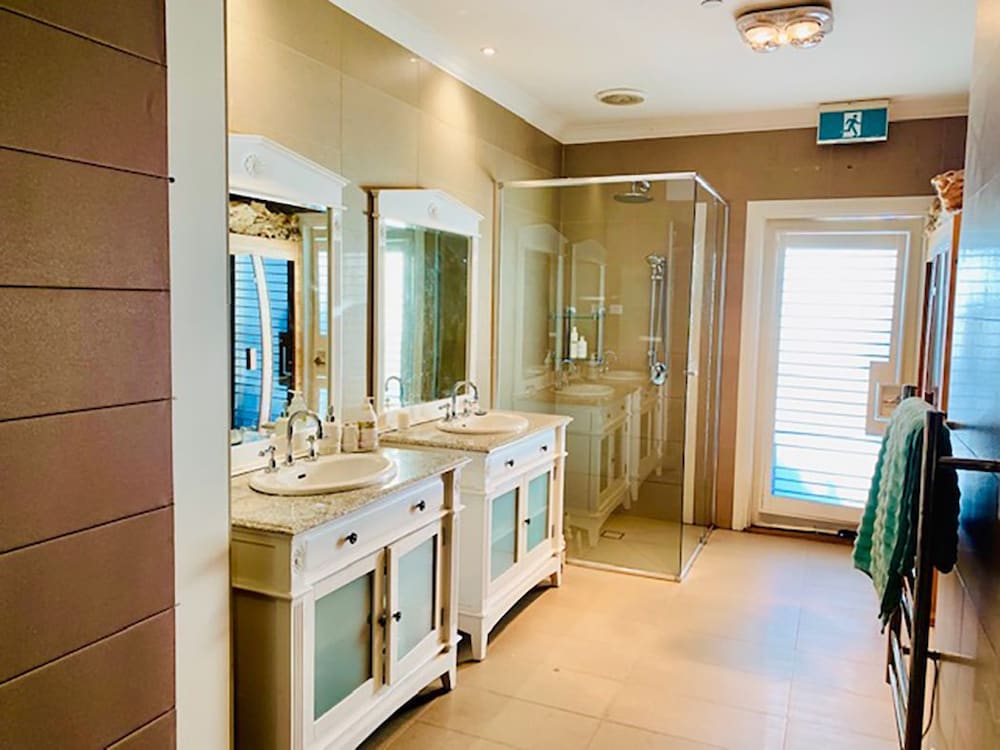 Фото Grand Gippsland Home Sleeps Up To 28