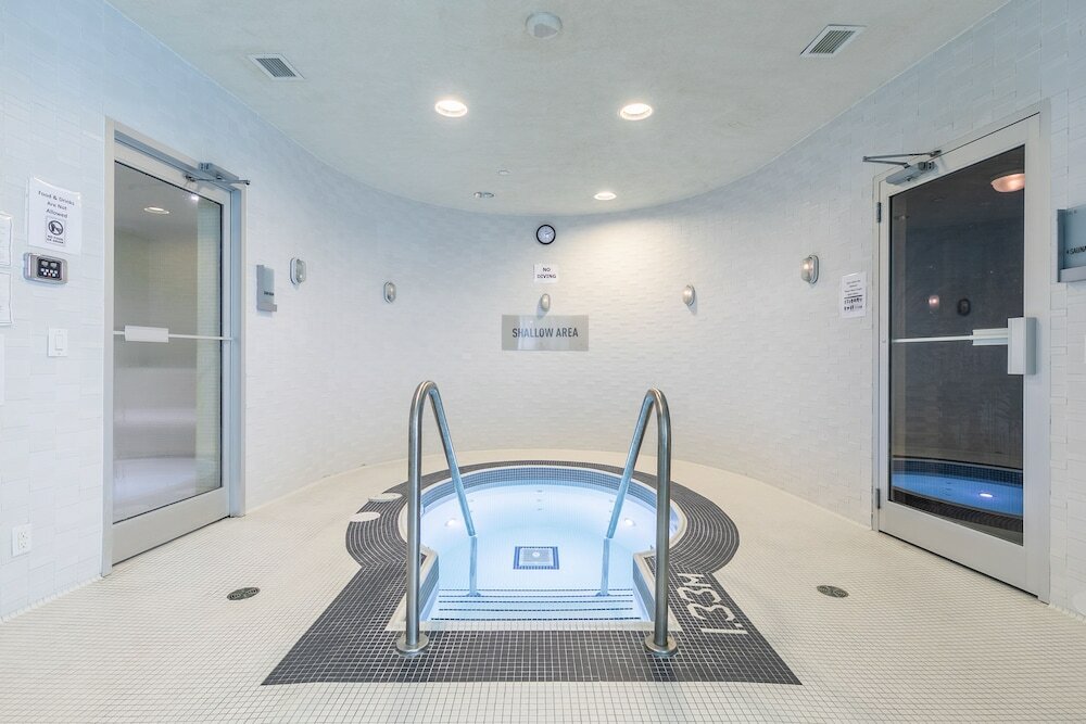 Фото Skytrees Condos at Union Station