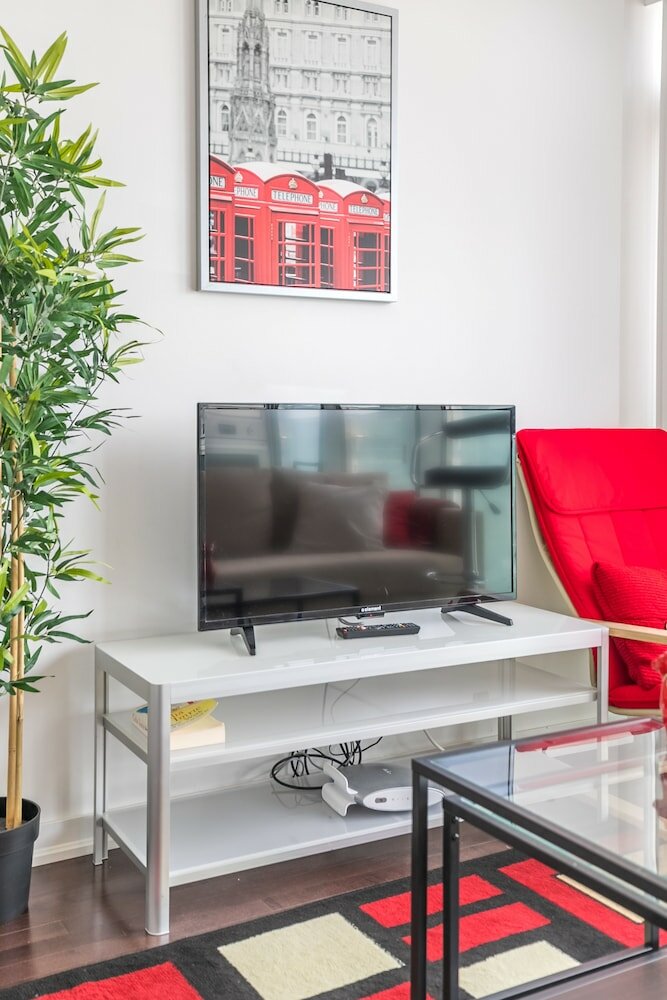 Фото Skytrees Condos at Union Station