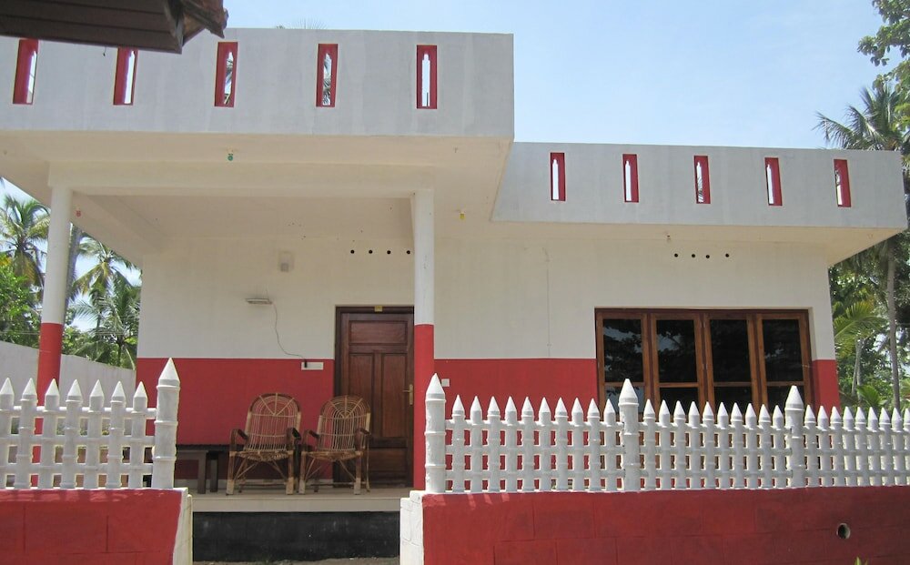 Фото M R Beach & Cottages