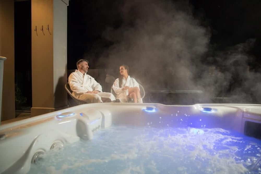 Фото Coach House Boutique B&b