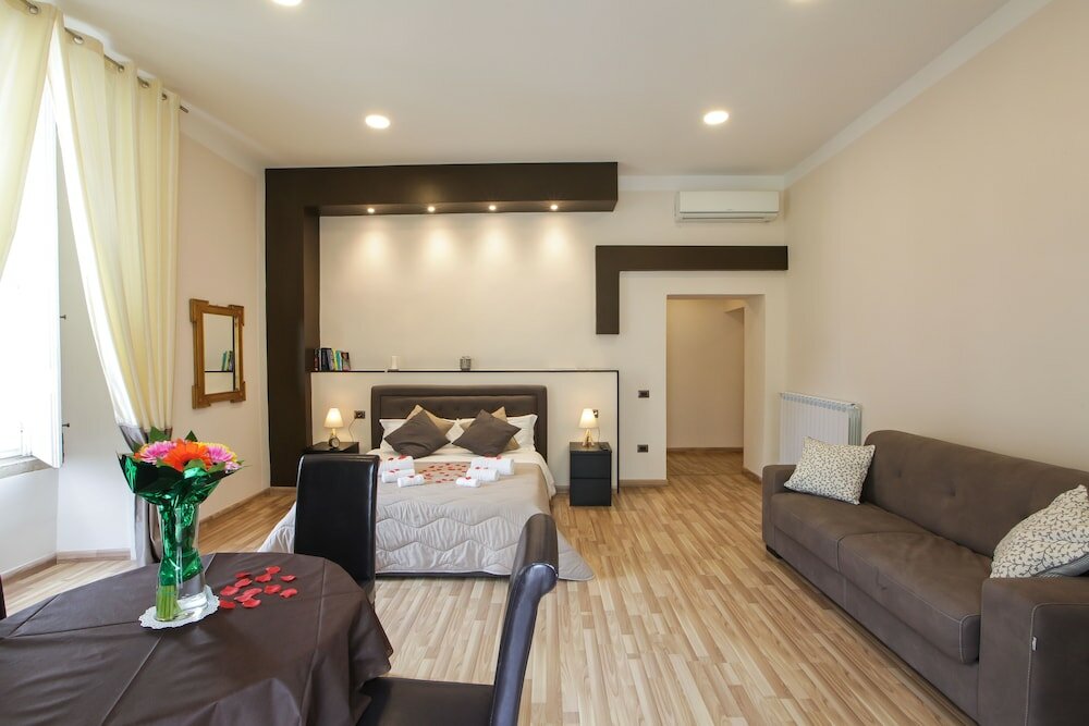 Фото Reggia & Dintorni Rooms a Caserta