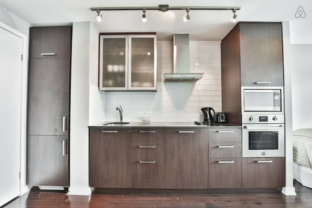 Фото Modern Skyscraper Studio by Cn Tower