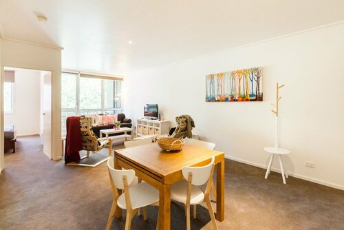 Гостиница Naomi, 2bdr South Melbourne Apartment в Мельбурне