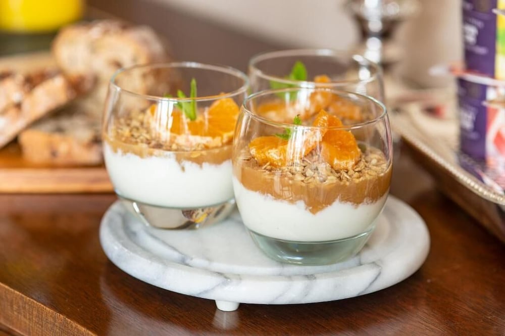 Фото Coach House Boutique B&b