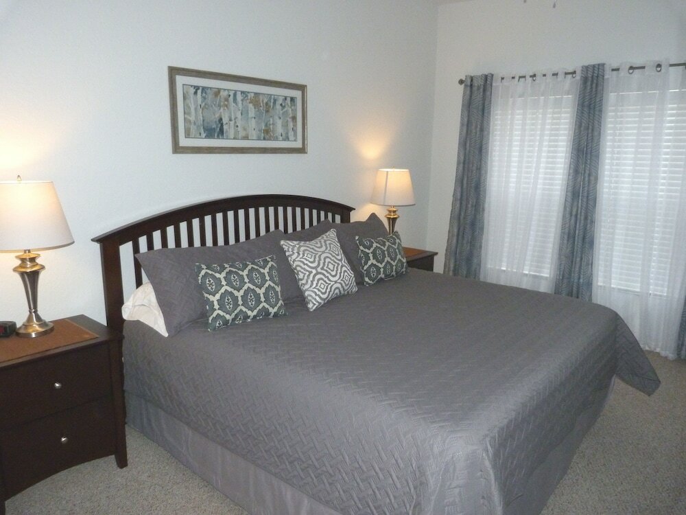 Фото Near Theme Parks! Gorgeous 3 Br Town Home, Splash Park, Pool, Lake, And More!