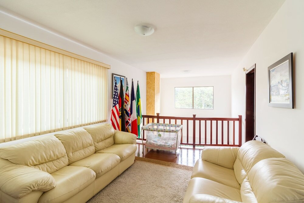 Фото Three Little Birds Hospedagem