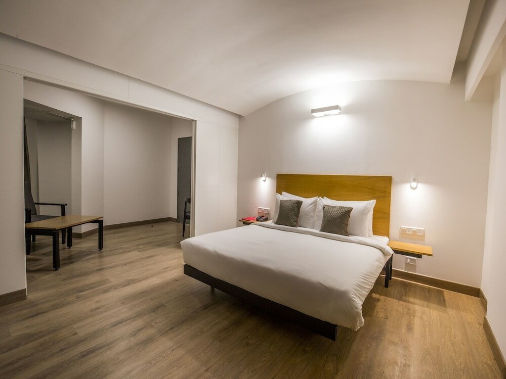 Фото Oyo Townhouse 022 Koregaon Park Pune